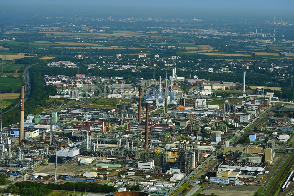 Luftbild Köln - Raffinerie- Werksgelände des CHEMPARK Dormagen Tor im Ortsteil Chorweiler in Köln im Bundesland Nordrhein-Westfalen, Deutschland