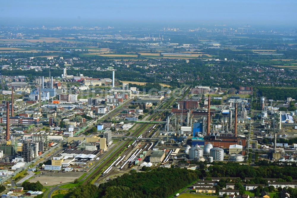 Luftbild Köln - Raffinerie- Werksgelände des CHEMPARK Dormagen Tor im Ortsteil Chorweiler in Köln im Bundesland Nordrhein-Westfalen, Deutschland