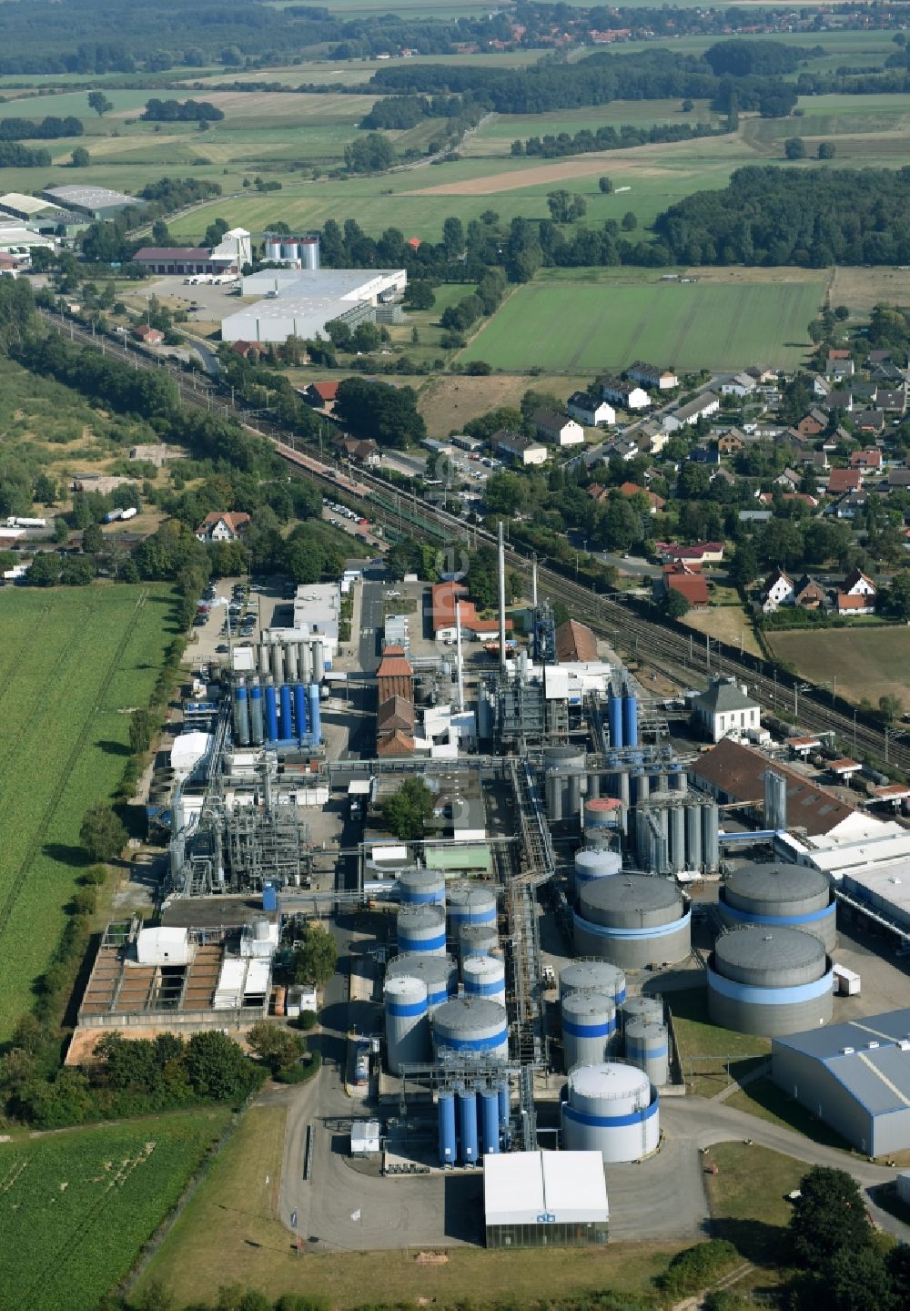 Dollbergen aus der Vogelperspektive: Raffinerie- Werksgelände des Mineralölproduzenten AVISTA OIL AG in Dollbergen im Bundesland Niedersachsen