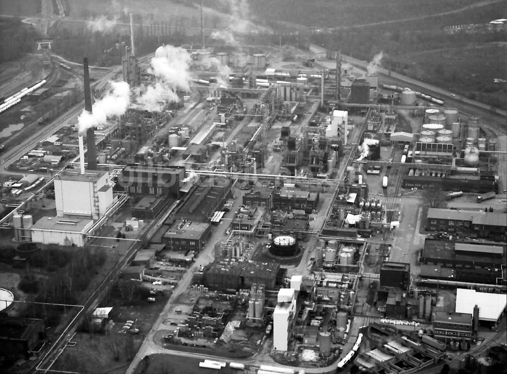 Luftaufnahme Moers - Raffinerie- Werksgelände des Mineralölproduzenten des Eurotec Technologie Park in Moers im Bundesland Nordrhein-Westfalen, Deutschland