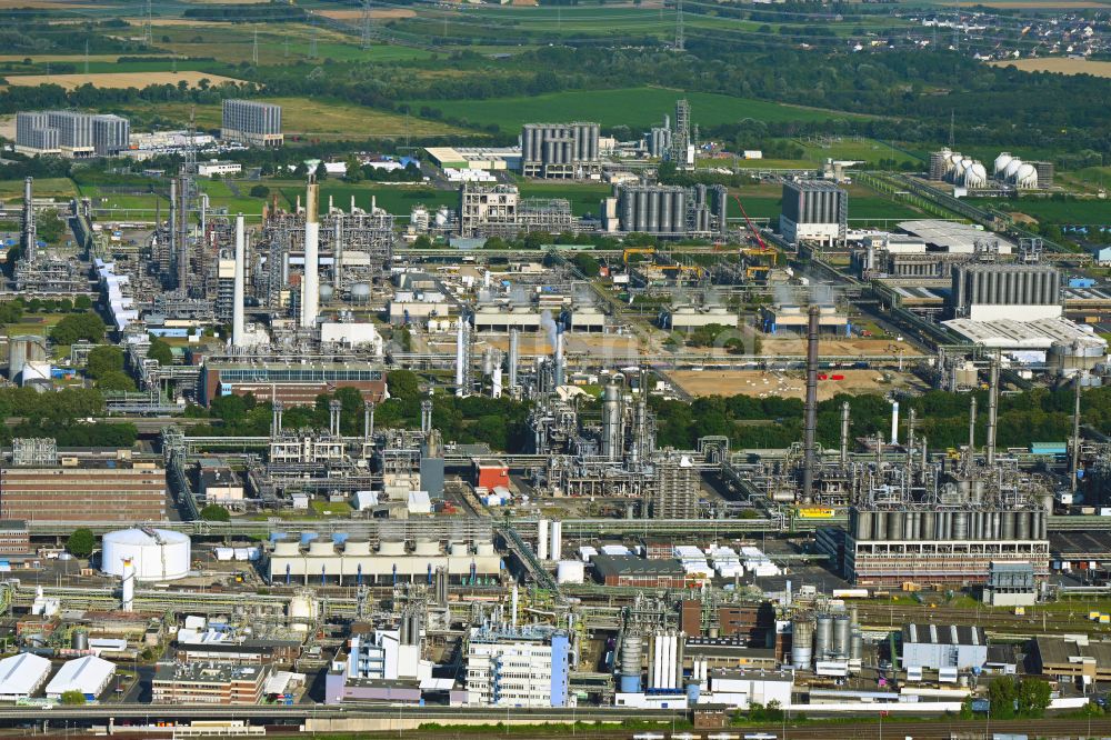 Luftaufnahme Wesseling - Raffinerie- Werksgelände des Mineralölproduzenten LyondellBasell Industries Basell Polyolefine GmbH in Wesseling im Bundesland Nordrhein-Westfalen, Deutschland