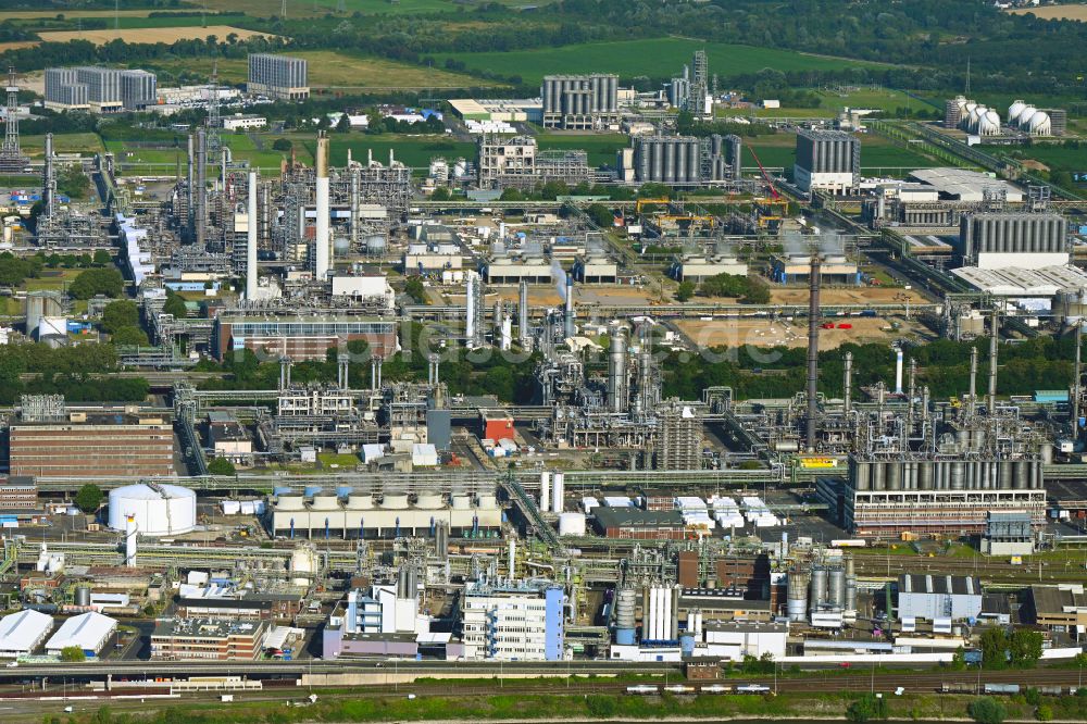 Wesseling von oben - Raffinerie- Werksgelände des Mineralölproduzenten LyondellBasell Industries Basell Polyolefine GmbH in Wesseling im Bundesland Nordrhein-Westfalen, Deutschland