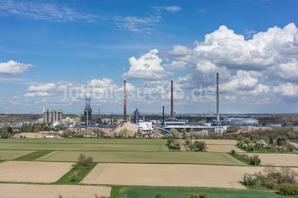Karlsruhe von oben - Raffinerie- Werksgelände des Mineralölproduzenten MiRo in Karlsruhe im Bundesland Baden-Württemberg