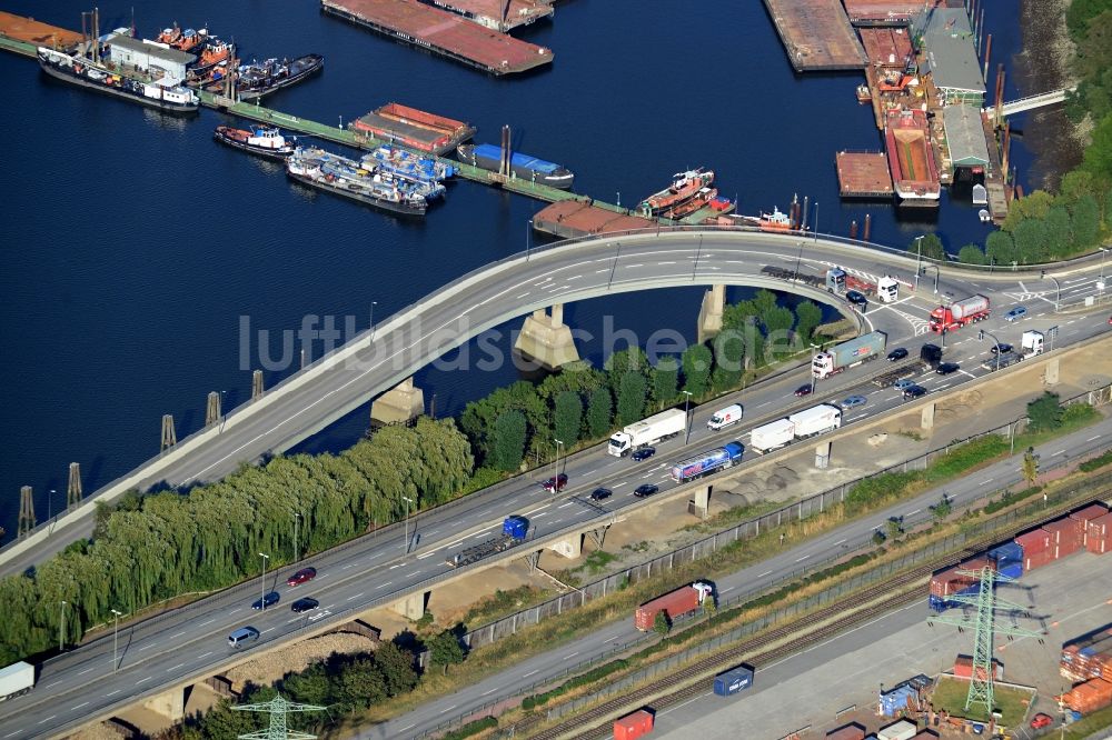 Hamburg von oben - Rampen-Brücke Breslauer Rampe in Hamburg-Mitte / Steinwerder