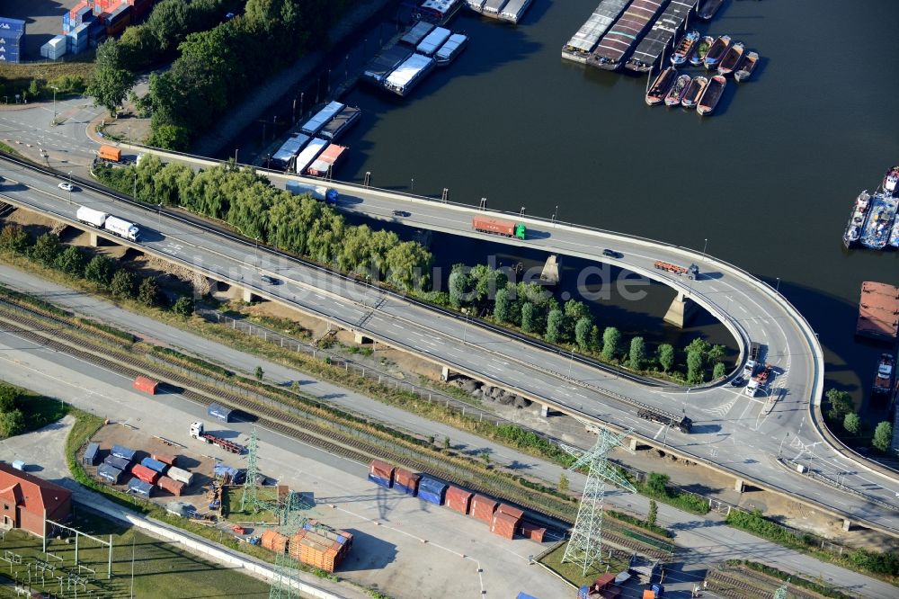 Hamburg aus der Vogelperspektive: Rampen-Brücke Breslauer Rampe in Hamburg-Mitte / Steinwerder