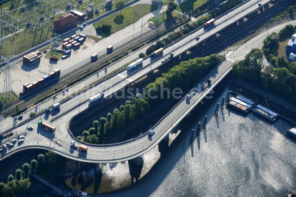 Luftbild Hamburg - Rampen-Brücke Breslauer Rampe in Hamburg-Mitte / Steinwerder