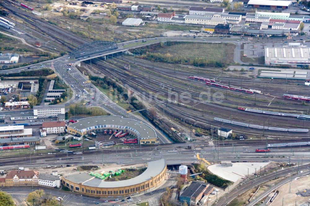 Luftbild Leipzig - Rangier- Drehteller und Lokschuppen mit Stellwerk des Leipziger Hauptbahnhofs Leipzig im Bundesland Sachsen