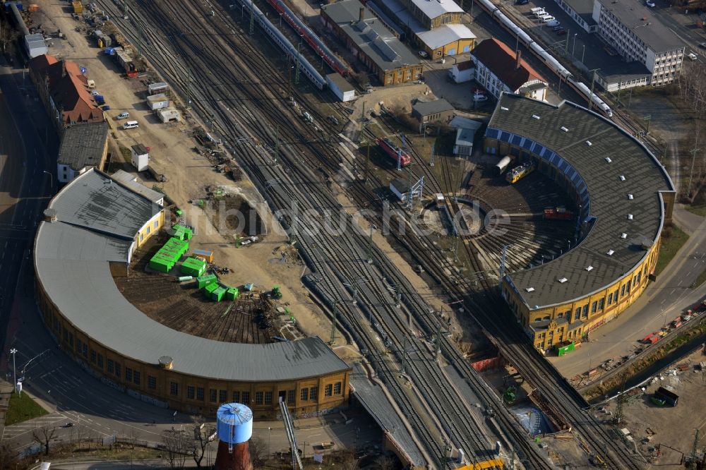 Leipzig von oben - Rangier- Drehteller und Lokschuppen mit Stellwerk des Leipziger Hauptbahnhofs Leipzig im Bundesland Sachsen