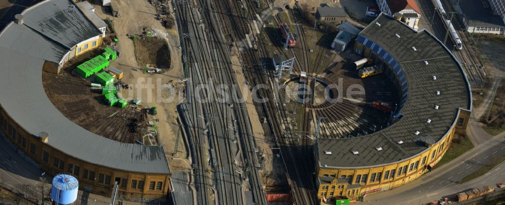 Leipzig aus der Vogelperspektive: Rangier- Drehteller und Lokschuppen mit Stellwerk des Leipziger Hauptbahnhofs Leipzig im Bundesland Sachsen