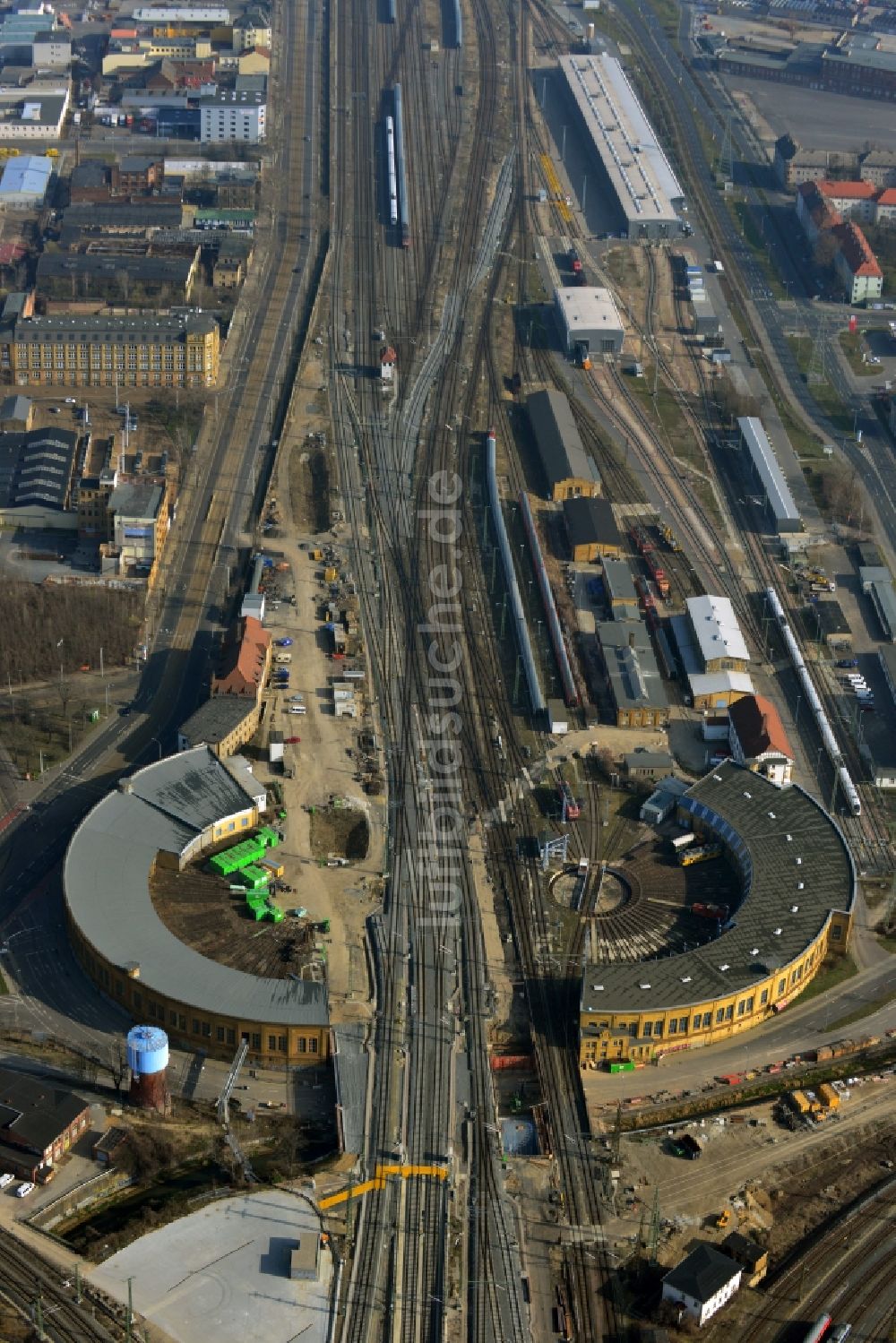 Luftaufnahme Leipzig - Rangier- Drehteller und Lokschuppen mit Stellwerk des Leipziger Hauptbahnhofs Leipzig im Bundesland Sachsen