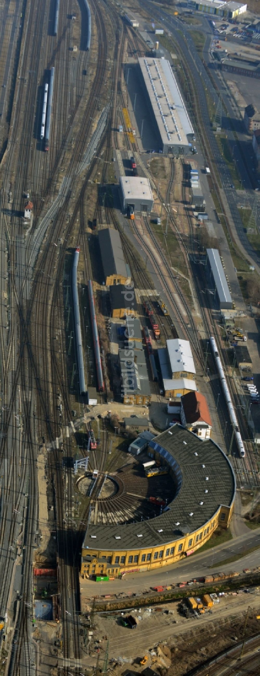 Leipzig von oben - Rangier- Drehteller und Lokschuppen mit Stellwerk des Leipziger Hauptbahnhofs Leipzig im Bundesland Sachsen