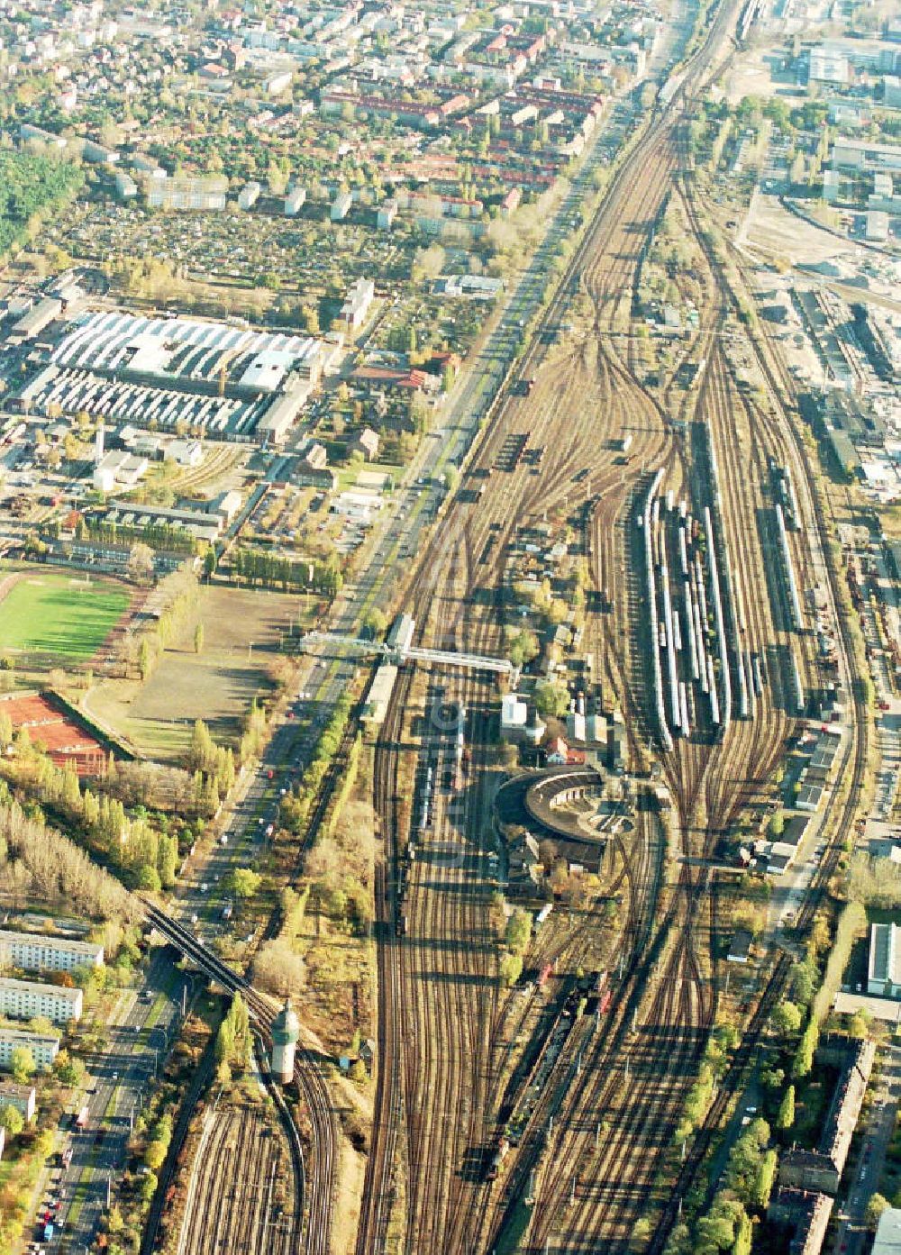 Luftbild Berlin - Oberschöneweide - Rangier- und Gleisanlagen der Deutschen Bahn in Schöneweide