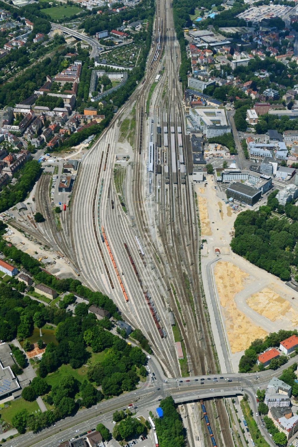 Luftaufnahme Augsburg - Rangierbahnhof und Güterbahnhof der Deutschen Bahn in Augsburg im Bundesland Bayern, Deutschland