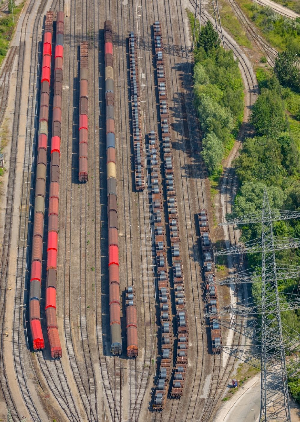 Luftaufnahme Bochum - Rangierbahnhof und Güterbahnhof der Deutschen Bahn in Bochum im Bundesland Nordrhein-Westfalen - NRW, Deutschland