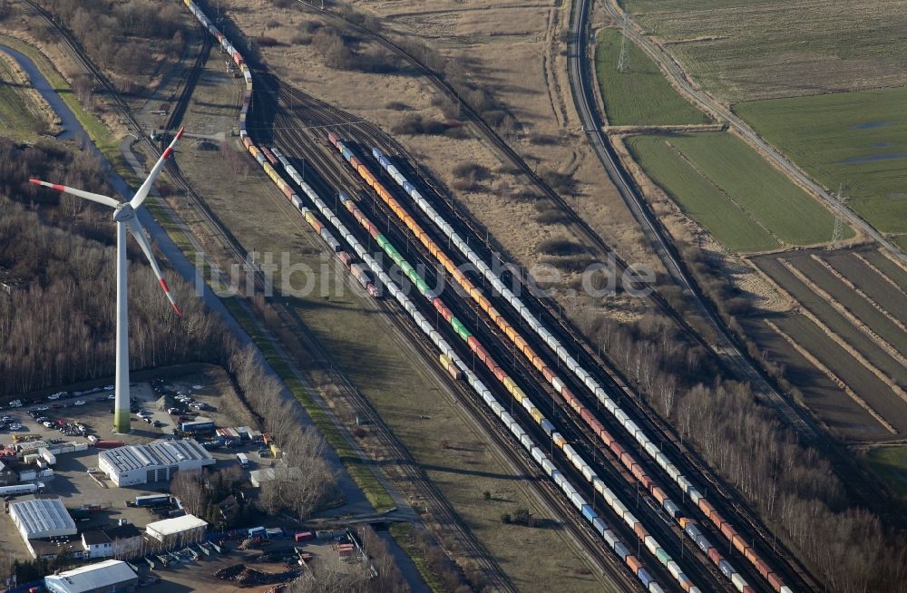 Bremerhaven von oben - Rangierbahnhof und Güterbahnhof der Deutschen Bahn in Bremerhaven im Bundesland Bremen