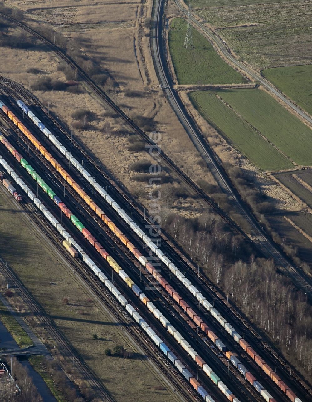 Luftaufnahme Bremerhaven - Rangierbahnhof und Güterbahnhof der Deutschen Bahn in Bremerhaven im Bundesland Bremen