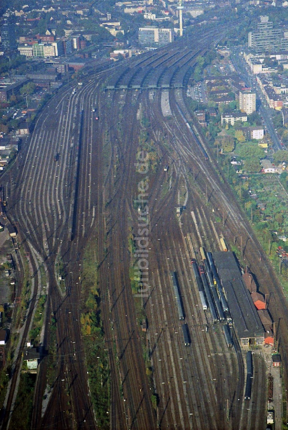 Duisburg aus der Vogelperspektive: Rangierbahnhof und Güterbahnhof der Deutschen Bahn in Duisburg im Bundesland Nordrhein-Westfalen