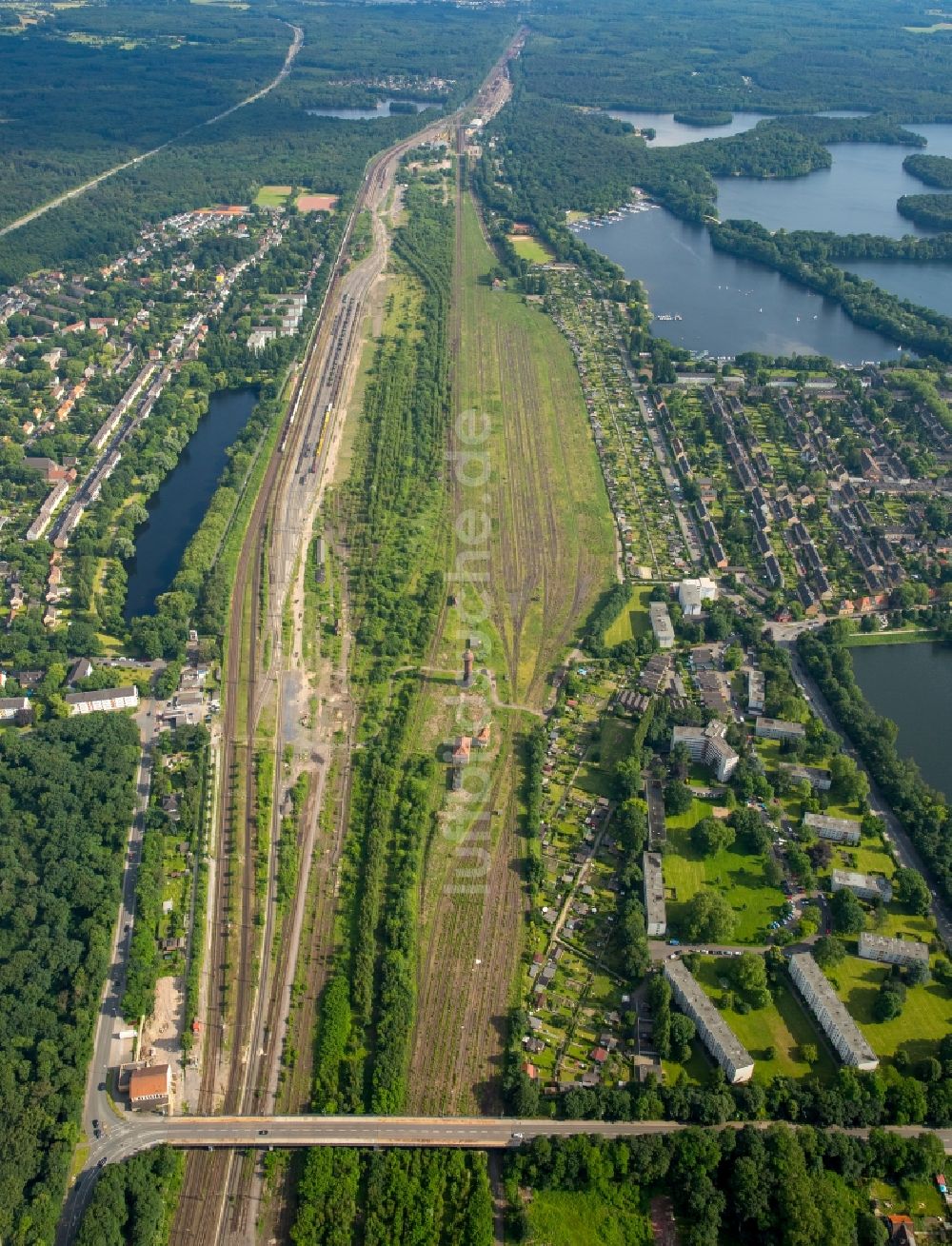 Duisburg aus der Vogelperspektive: Rangierbahnhof und Güterbahnhof der Deutschen Bahn in Duisburg im Bundesland Nordrhein-Westfalen