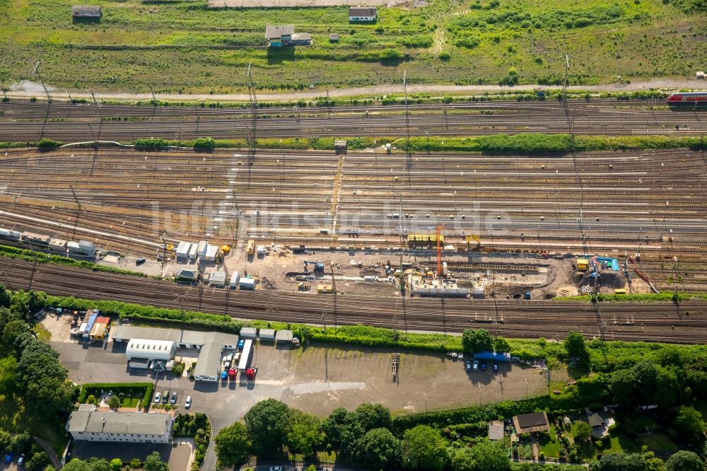 Duisburg aus der Vogelperspektive: Rangierbahnhof und Güterbahnhof der Deutschen Bahn in Duisburg im Bundesland Nordrhein-Westfalen