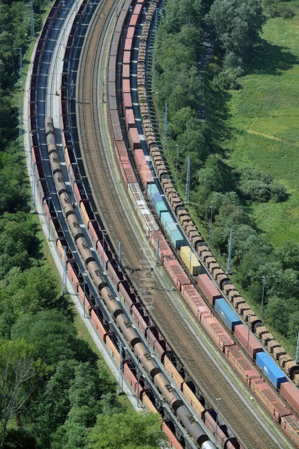 Luftaufnahme Frankfurt (Oder) - Rangierbahnhof und Güterbahnhof der Deutschen Bahn in Frankfurt (Oder) im Bundesland Brandenburg