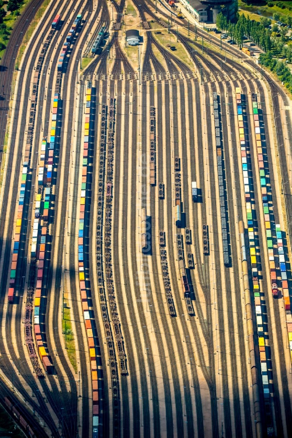 Luftaufnahme Hamburg - Rangierbahnhof und Güterbahnhof der Deutschen Bahn in Hamburg