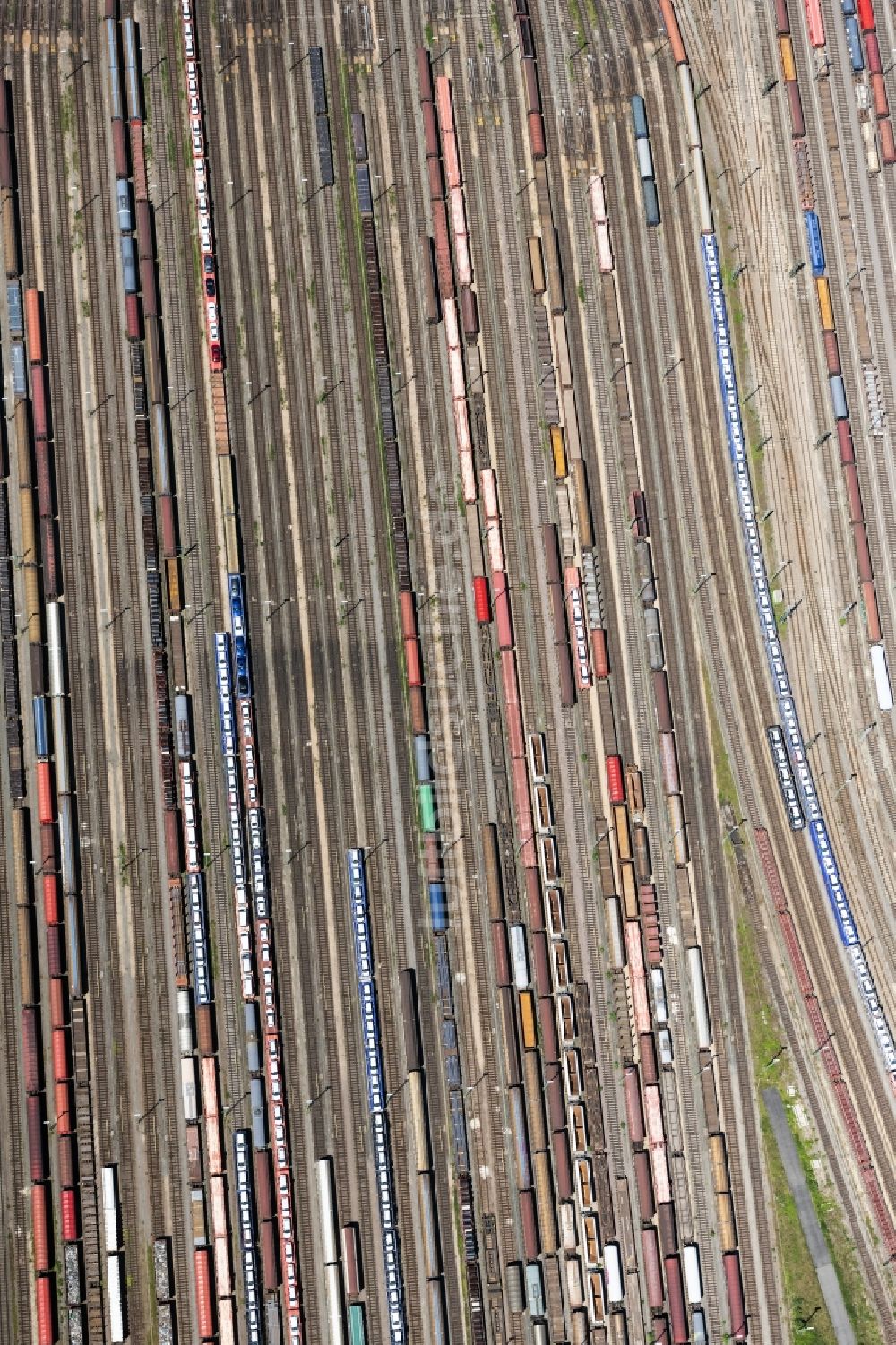 Luftaufnahme Mannheim - Rangierbahnhof und Güterbahnhof der Deutschen Bahn in Mannheim im Bundesland Baden-Württemberg, Deutschland