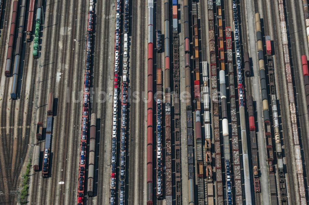 München, Allach aus der Vogelperspektive: Rangierbahnhof und Güterbahnhof der Deutschen Bahn in München, Allach im Bundesland Bayern