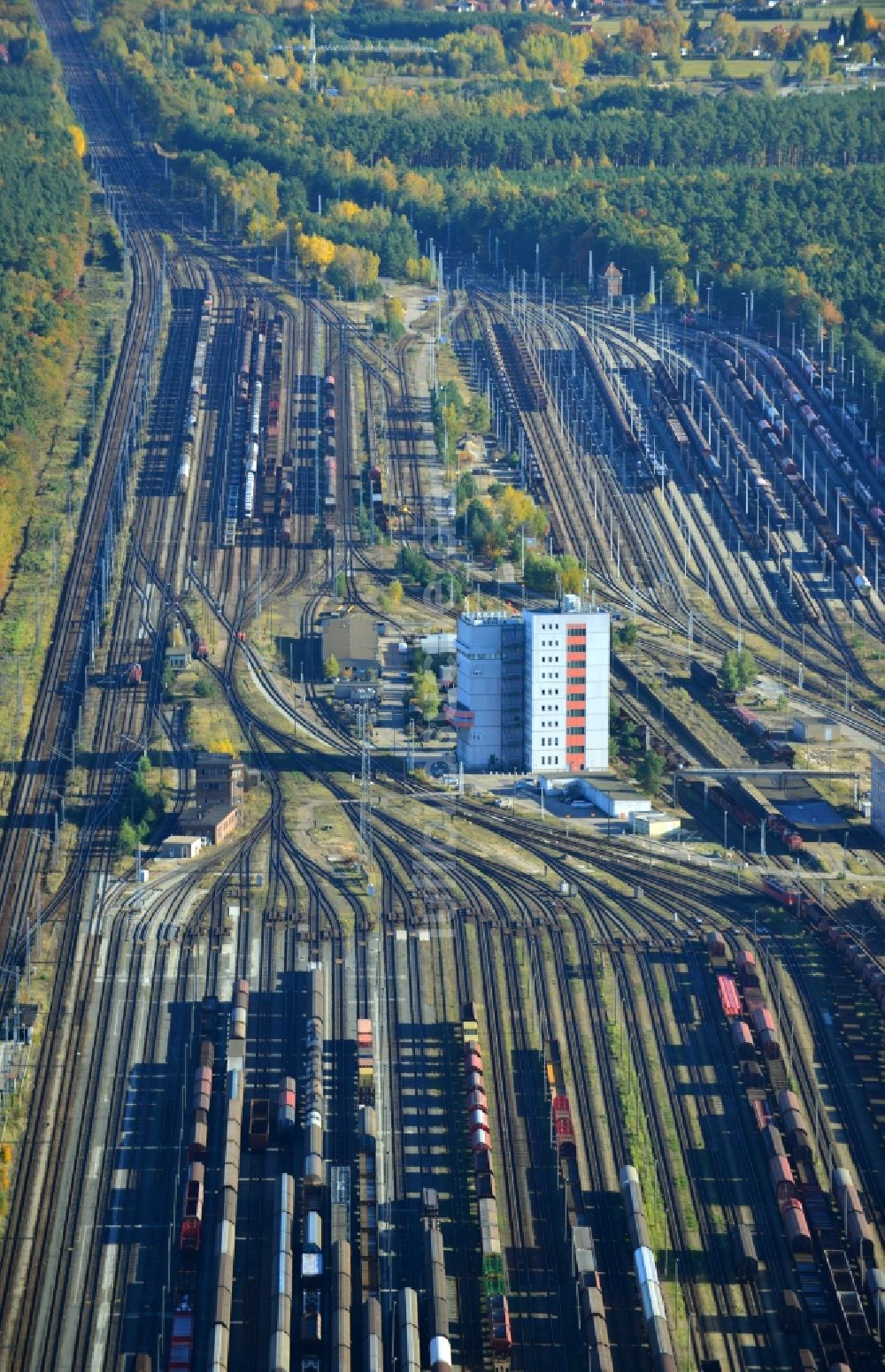 Seddin aus der Vogelperspektive: Rangierbahnhof und Güterbahnhof der Deutschen Bahn in Neuseddin im Bundesland Brandenburg