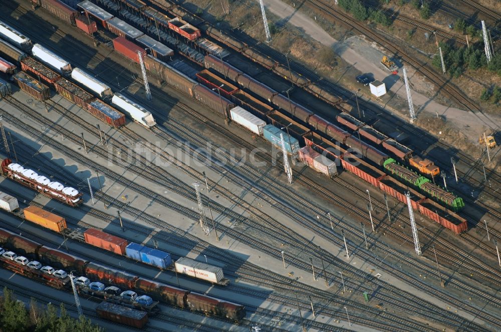 Seddiner See von oben - Rangierbahnhof und Güterbahnhof der Deutschen Bahn in Neuseddin im Bundesland Brandenburg