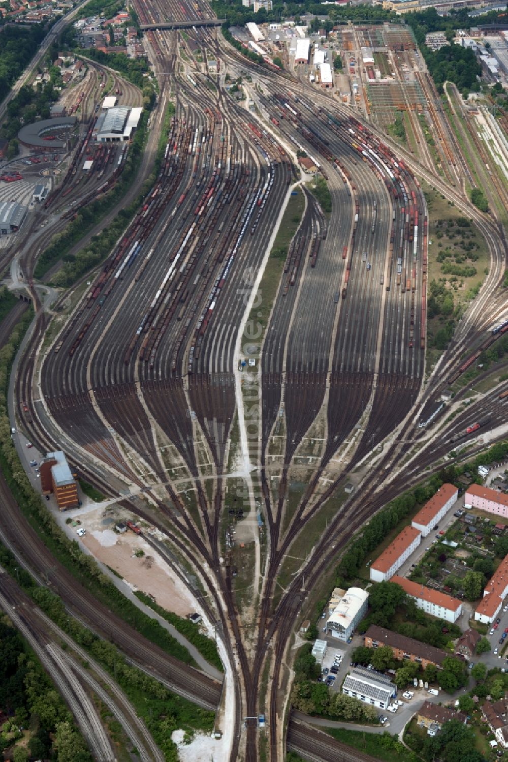 Luftaufnahme Nürnberg - Rangierbahnhof und Güterbahnhof der Deutschen Bahn in Nürnberg im Bundesland Bayern