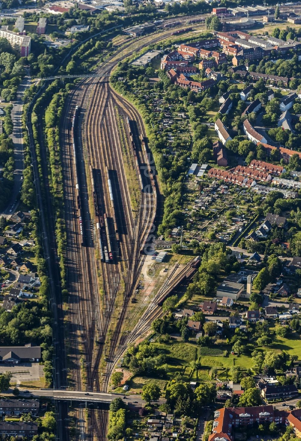 Lübeck aus der Vogelperspektive: Rangierbahnhof und Güterbahnhof der Deutschen Bahn im Ortsteil Buntekuh in Lübeck im Bundesland Schleswig-Holstein