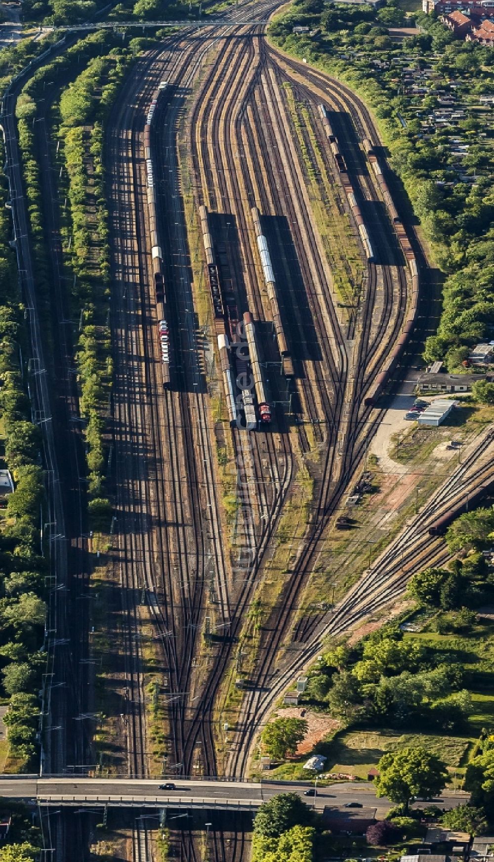 Luftbild Lübeck - Rangierbahnhof und Güterbahnhof der Deutschen Bahn im Ortsteil Buntekuh in Lübeck im Bundesland Schleswig-Holstein