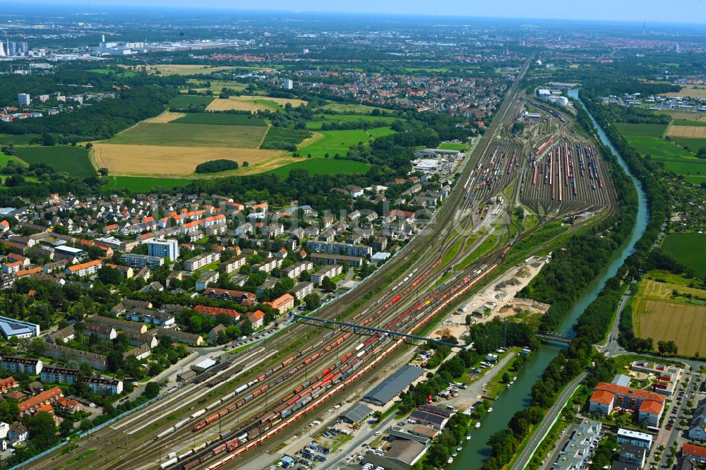 Seelze von oben - Rangierbahnhof und Güterbahnhof der Deutschen Bahn im Ortsteil Harenberg in Seelze im Bundesland Niedersachsen, Deutschland