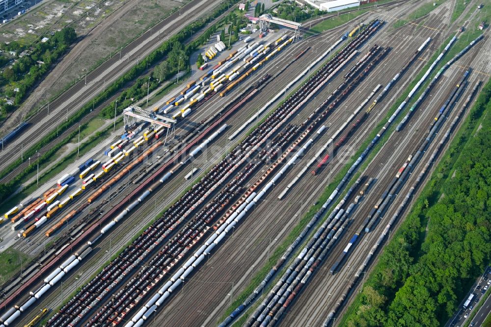 Luftbild Karlsruhe - Rangierbahnhof und Güterbahnhof der Deutschen Bahn im Ortsteil Südstadt in Karlsruhe im Bundesland Baden-Württemberg, Deutschland