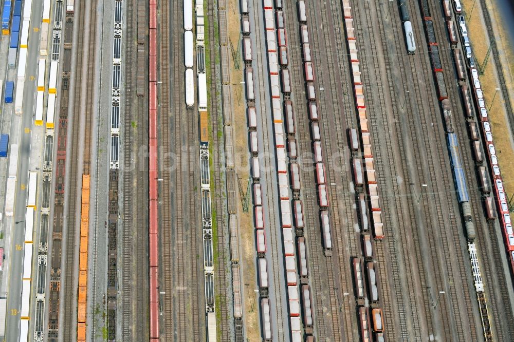 Karlsruhe von oben - Rangierbahnhof und Güterbahnhof der Deutschen Bahn im Ortsteil Südstadt in Karlsruhe im Bundesland Baden-Württemberg, Deutschland