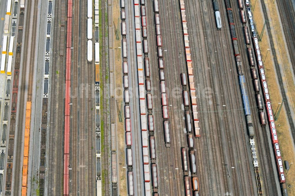 Karlsruhe aus der Vogelperspektive: Rangierbahnhof und Güterbahnhof der Deutschen Bahn im Ortsteil Südstadt in Karlsruhe im Bundesland Baden-Württemberg, Deutschland