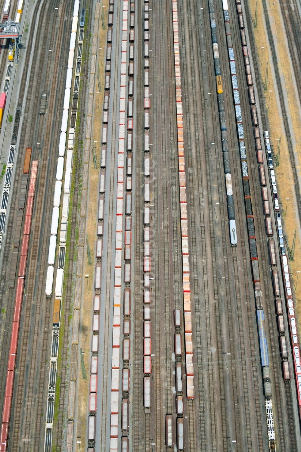 Luftbild Karlsruhe - Rangierbahnhof und Güterbahnhof der Deutschen Bahn im Ortsteil Südstadt in Karlsruhe im Bundesland Baden-Württemberg, Deutschland