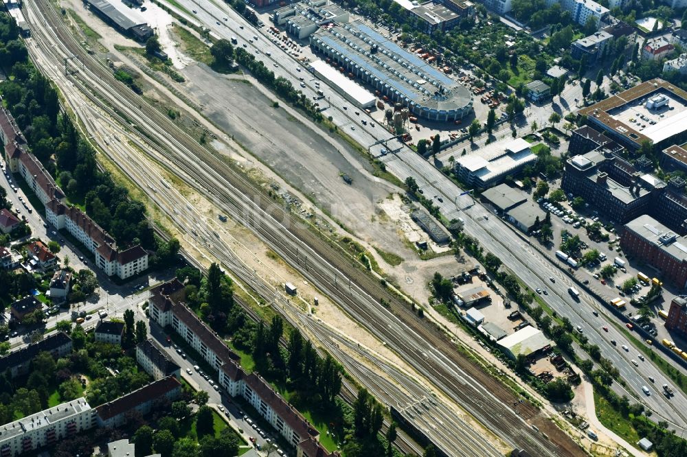 Berlin aus der Vogelperspektive: Rangierbahnhof und Güterbahnhof der Deutschen Bahn im Ortsteil Tempelhof in Berlin, Deutschland