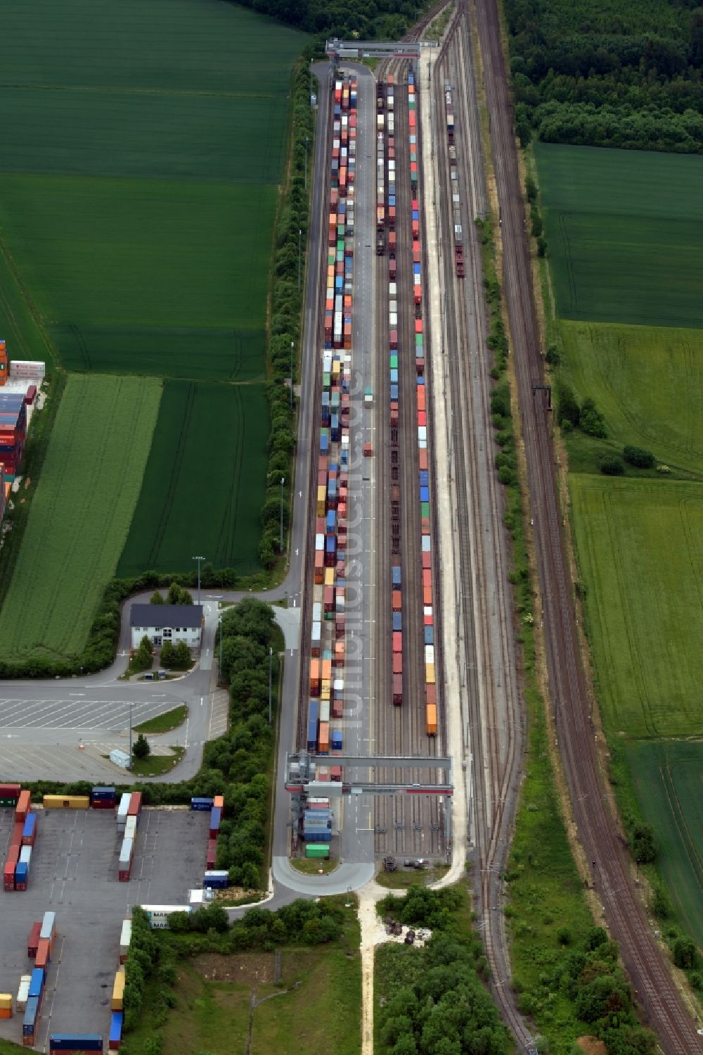 Luftaufnahme Dornstadt - Rangierbahnhof und Güterbahnhof des DUSS-Terminals Ulm der Deutschen Bahn in Dornstadt im Bundesland Baden-Württemberg, Deutschland