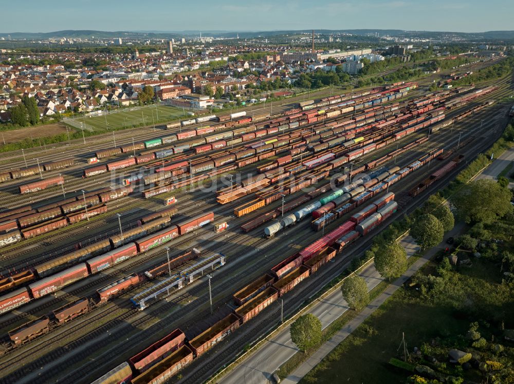 Luftaufnahme Kornwestheim - Rangierbahnhof und Güterbahnhof in Kornwestheim im Bundesland Baden-Württemberg, Deutschland