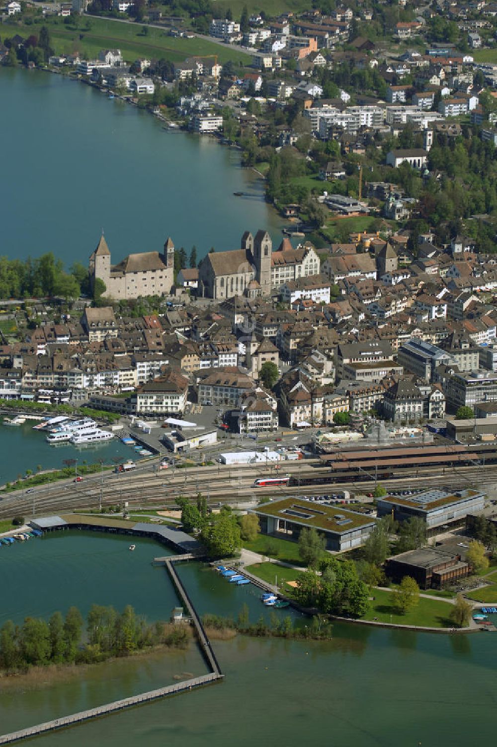 Luftaufnahme Rapperswil - Rapperswil am Zürichsee und Obersee in der Schweiz