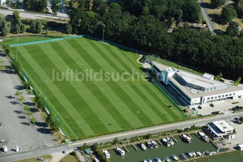 Luftbild Wolfsburg - Rasen- Sportplatz- Fussballplatz VfL-FußballWelt in Wolfsburg im Bundesland Niedersachsen