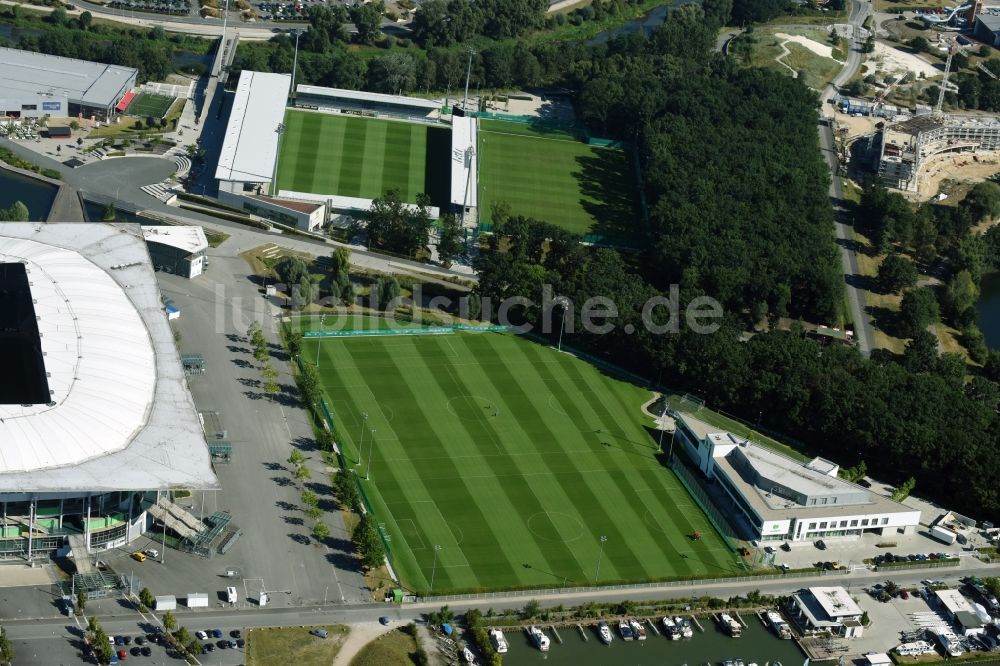 Luftaufnahme Wolfsburg - Rasen- Sportplatz- Fussballplatz VfL-FußballWelt in Wolfsburg im Bundesland Niedersachsen