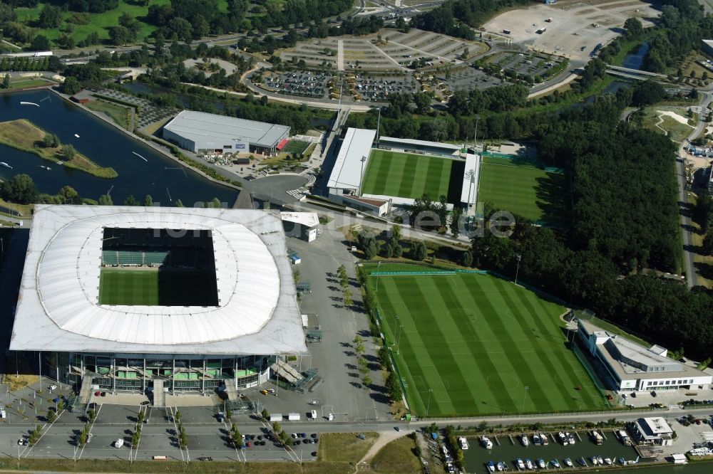 Wolfsburg von oben - Rasen- Sportplatz- Fussballplatz VfL-FußballWelt in Wolfsburg im Bundesland Niedersachsen