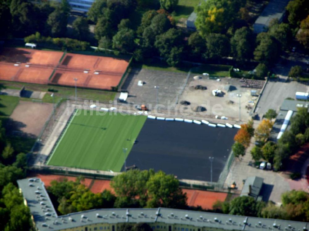 Berlin aus der Vogelperspektive: Rasenverlegung im Erich-Neumann Stadio