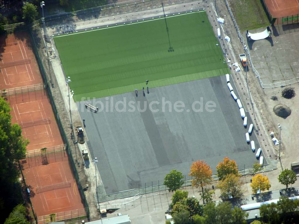 Luftaufnahme Berlin - Rasenverlegung im Erich-Neumann Stadio