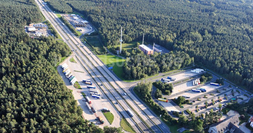  von oben - Rasthof Hermsdorfer Kreuz an der A4 / A9 in Thüringen