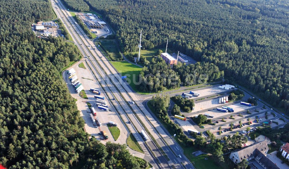  aus der Vogelperspektive: Rasthof Hermsdorfer Kreuz an der A4 / A9 in Thüringen