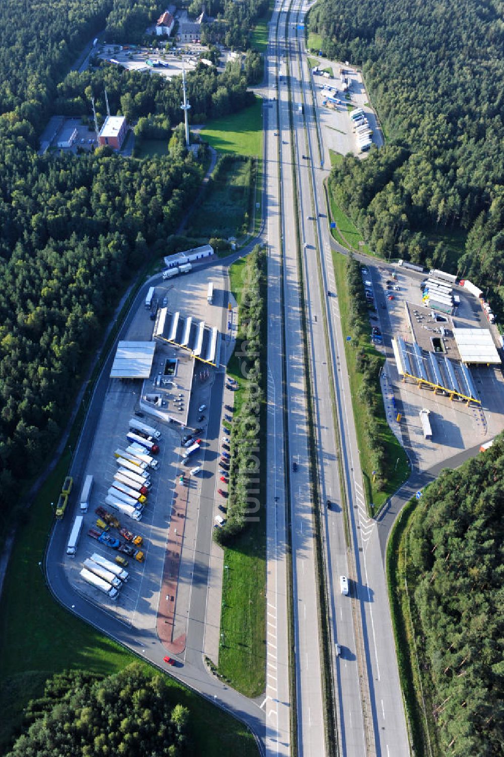 Luftaufnahme - Rasthof Hermsdorfer Kreuz an der A4 / A9 in Thüringen