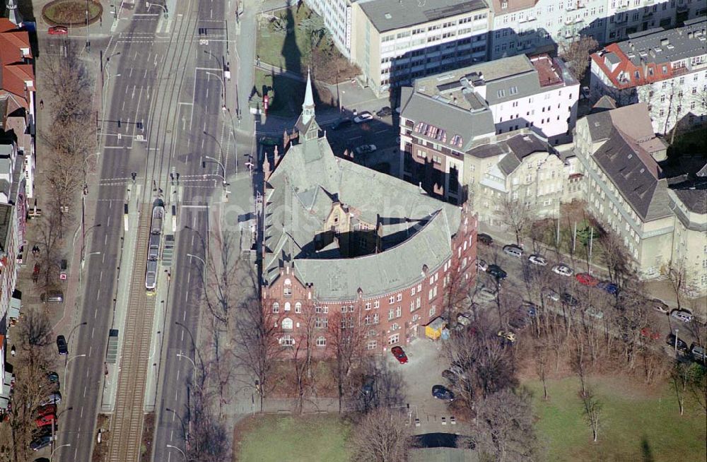 Luftbild Berlin-Lichtenberg - Rathaus Berlin-Lichtenberg an der Möllendorfstraße.